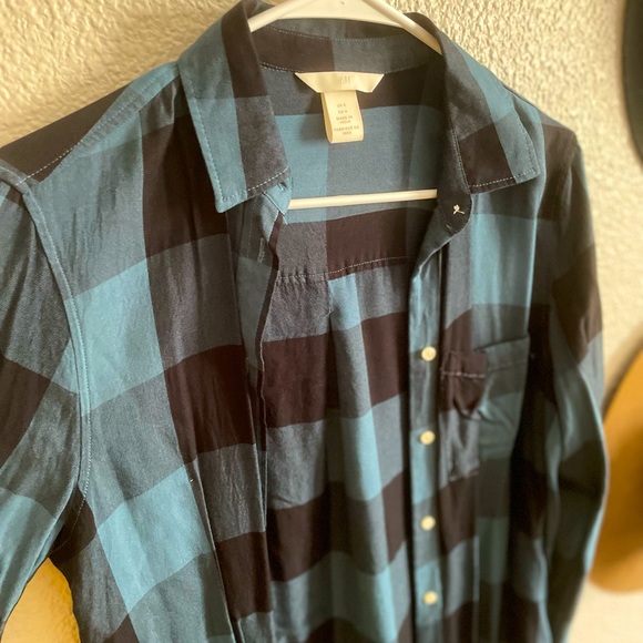 Button down - Picture 2 of 2